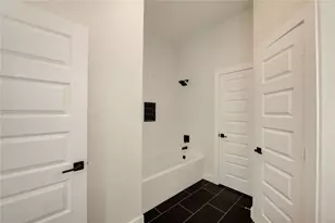 811 E 39th St, Houston, TX 77022 - Photo 22
