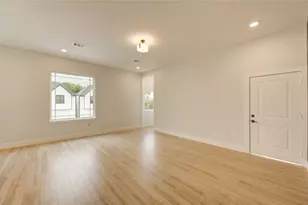 811 E 39th St, Houston, TX 77022 - Photo 10