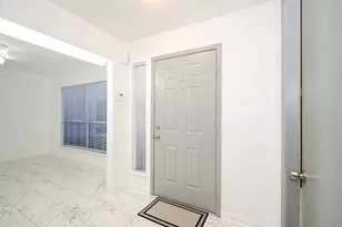 8615 Belle Park Dr, Houston, TX 77099 - Photo 10