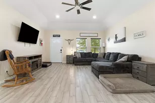 16529 Kingsbury Dr, Conroe, TX 77303 - Photo 6