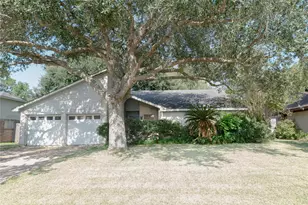 4850 Heathrow Ln, Alvin, TX 77511 - Photo 2