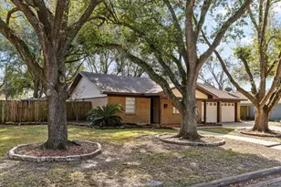 2728 Encino Ave, Bay City, TX 77414 - Photo 2