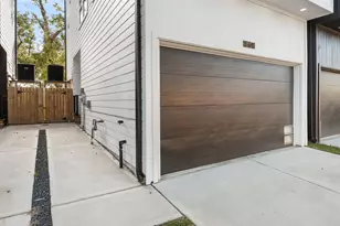 868 E 35th St, Houston, TX 77022 - Photo 26