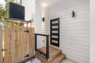 868 E 35th St, Houston, TX 77022 - Photo 2