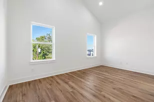 868 E 35th St, Houston, TX 77022 - Photo 16