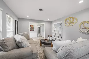 10703 Valley Forge Dr, Houston, TX 77042 - Photo 12