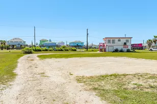 915 Caisson St, Surfside Beach, TX 77541 - Photo 4