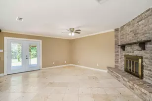 6319 Hollow Pines Dr, Houston, TX 77049 - Photo 6