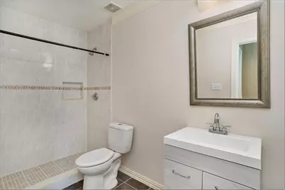 6319 Hollow Pines Drive, Houston, TX 77049 - Photo 10