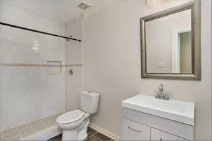 6319 Hollow Pines Dr, Houston, TX 77049 - Photo 10