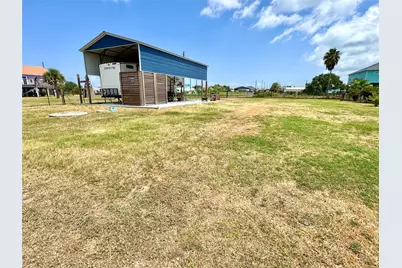 915 W Verdia Drive, Crystal Beach, TX 77650 - Photo 6