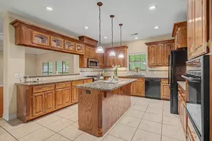 1621 McFadden Rd, Lake Jackson, TX 77566 - Photo 8