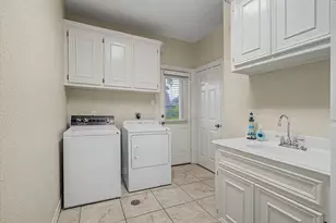 1621 McFadden Rd, Lake Jackson, TX 77566 - Photo 12