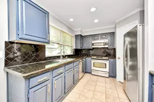 3402 Hidden Creek Dr, Sugar Land, TX 77479 - Photo 10