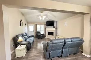 5427 Chasewood Dr, Bacliff, TX 77518 - Photo 4