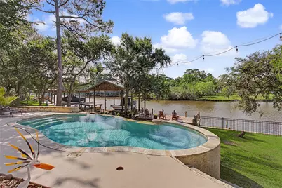 3924 Amanda Court, Dickinson, TX 77539 - Photo 2