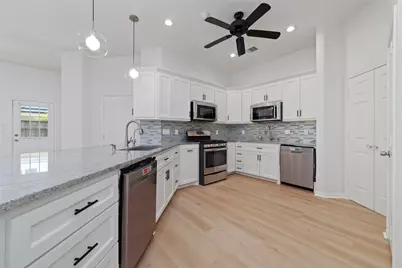 7915 Quail Meadow Drive, Houston, TX 77071 - Photo 6