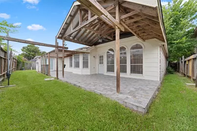 7915 Quail Meadow Drive, Houston, TX 77071 - Photo 32