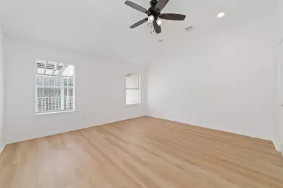 7915 Quail Meadow Drive, Houston, TX 77071 - Photo 16