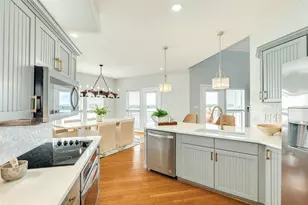 2724 11 Mile Rd, Galveston, TX 77554 - Photo 18