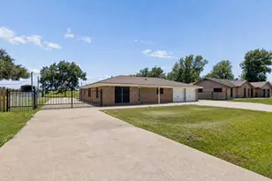 1534 Sterling Dr, Baytown, TX 77523 - Photo 2