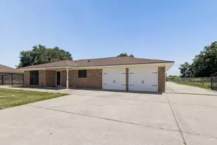 1534 Sterling Dr, Baytown, TX 77523 - Photo 4