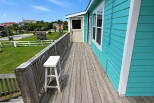 906 Moms Rd, Port Bolivar, TX 77650 - Photo 2