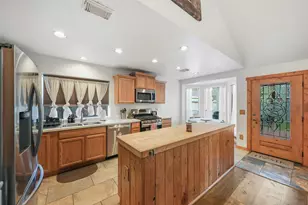 929 N Rivershire Dr, Conroe, TX 77304 - Photo 10