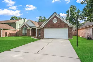 929 N Rivershire Dr, Conroe, TX 77304 - Photo 2