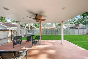 929 N Rivershire Dr, Conroe, TX 77304 - Photo 32
