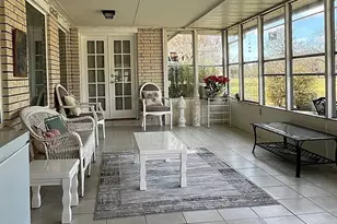 2735 S Peach Hollow Cir, Pearland, TX 77584 - Photo 2