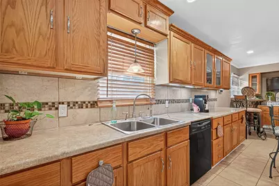 4106 Ursuline Street, Galveston, TX 77550 - Photo 12