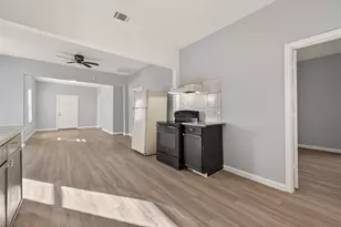 8211 Parnell St, Houston, TX 77051 - Photo 14