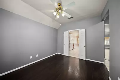 10 S Willow Point Circle, The Woodlands, TX 77382 - Photo 4