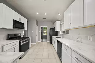 10 S Willow Point Cir, The Woodlands, TX 77382 - Photo 12