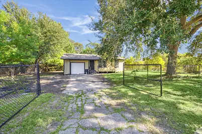 2412 28th Avenue N, Texas City, TX 77590 - Photo 2