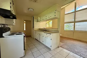 1818 W 11th St, Freeport, TX 77541 - Photo 8