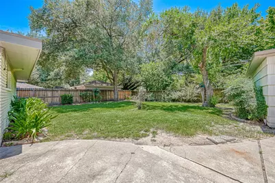 5611 Briarbend Drive, Houston, TX 77096 - Photo 46