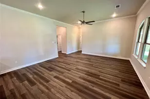 1027 S Anderson St, Angleton, TX 77515 - Photo 8