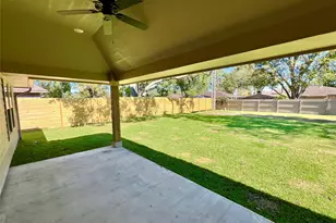 1027 S Anderson St, Angleton, TX 77515 - Photo 30