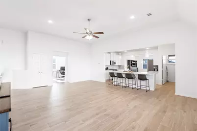 7111 Hillside Avenue, Mont Belvieu, TX 77523 - Photo 10