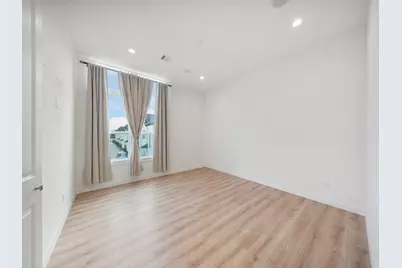 8934 Knoll Villas Street, Houston, TX 77080 - Photo 12