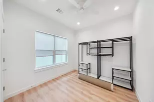8934 Knoll Villas St, Houston, TX 77080 - Photo 10