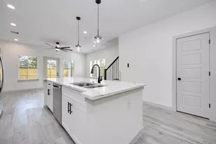 926 Granville Dr, Houston, TX 77091 - Photo 6