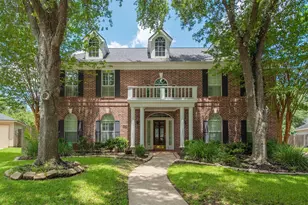 1303 Red Oak Ct, Sugar Land, TX 77479 - Photo 4
