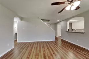 5803 Village Grove Dr, Pearland, TX 77581 - Photo 2