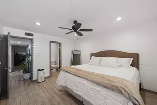 9616 Long Point Rd, Houston, TX 77055 - Photo 12