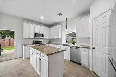 4502 Topaz Trail Drive, Sugar Land, TX 77479 - Photo 6