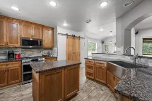 37 Wildwood Lake Dr, Huntsville, TX 77340 - Photo 4