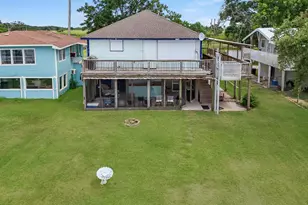 211 Captains Rd, Anahuac, TX 77514 - Photo 12